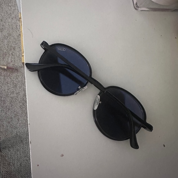 Quay Sunglasses - Picture 2 of 5